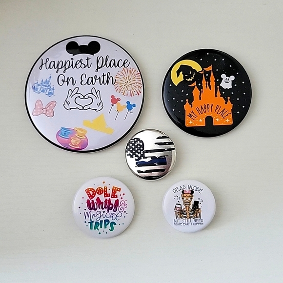 EUC Bundle of 5 Disney parks buttons °○° - Picture 1 of 8